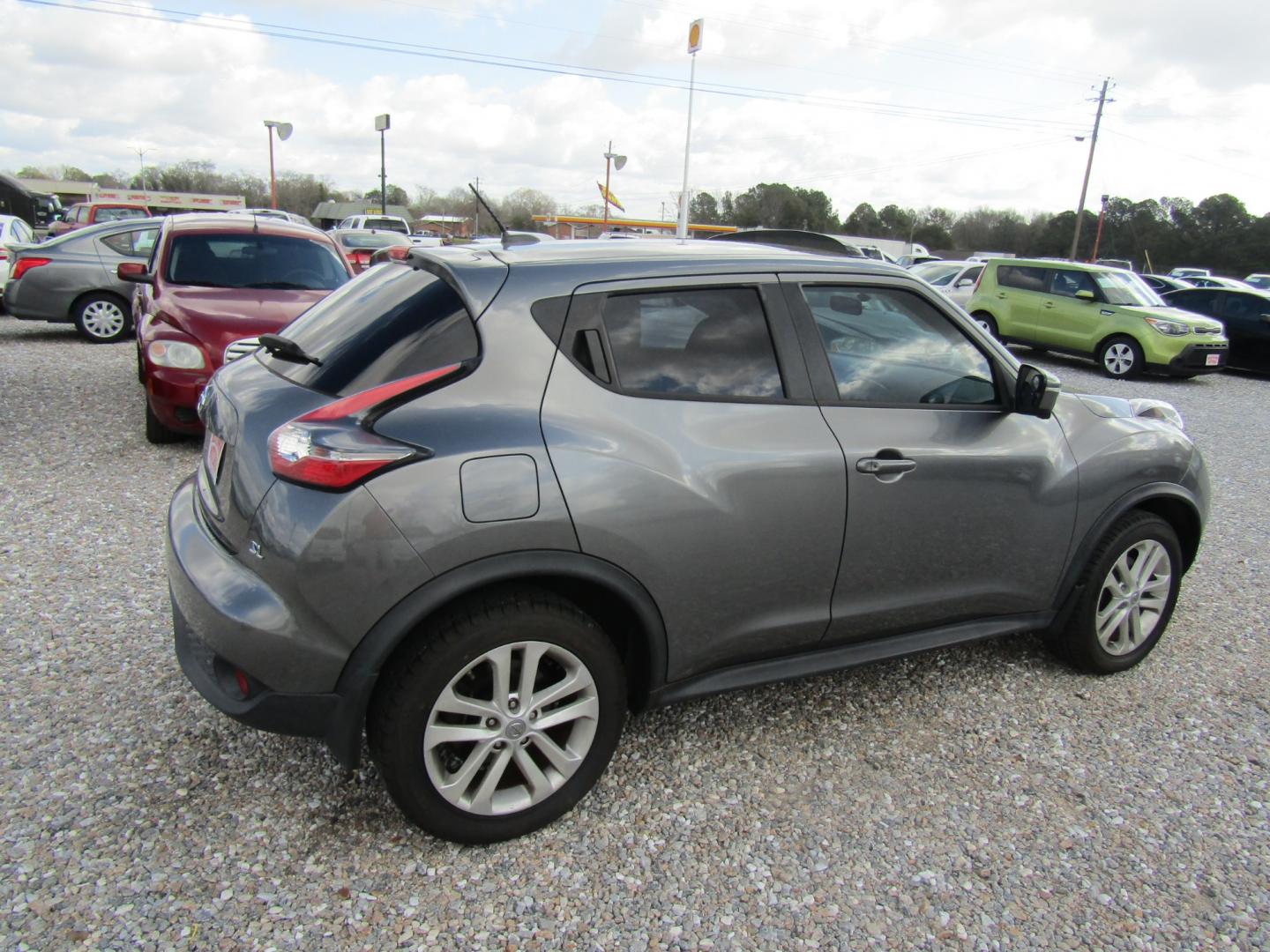 2015 Gray Nissan Juke S FWD (JN8AF5MR4FT) with an 1.6L L4 DOHC 16V engine, Automatic transmission, located at 15016 S Hwy 231, Midland City, AL, 36350, (334) 983-3001, 31.306210, -85.495277 - Photo#7